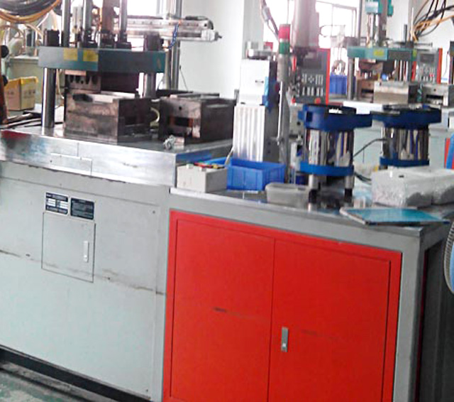 四工位轉(zhuǎn)盤(pán)專用機(jī)